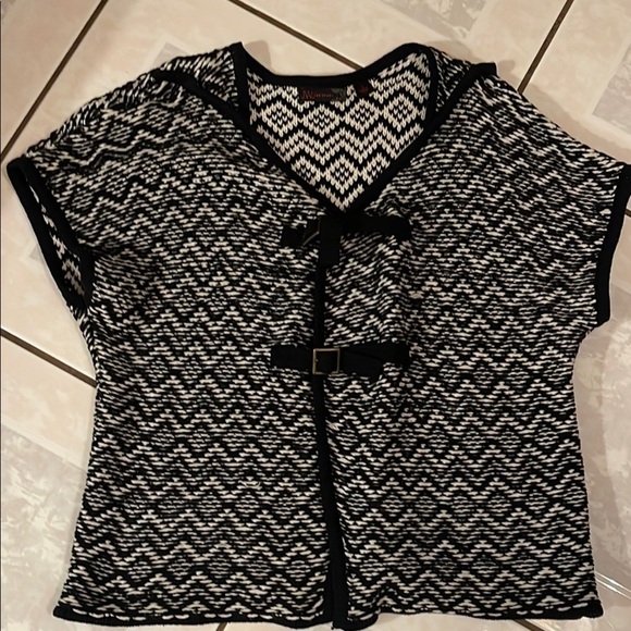 Sweaters - JW Style Black and White Knit Poncho